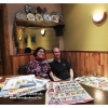 Baba en vrouw, de vrolijke krantenlezers uit Oostende