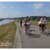 -6777 fietsen langs het kanaal